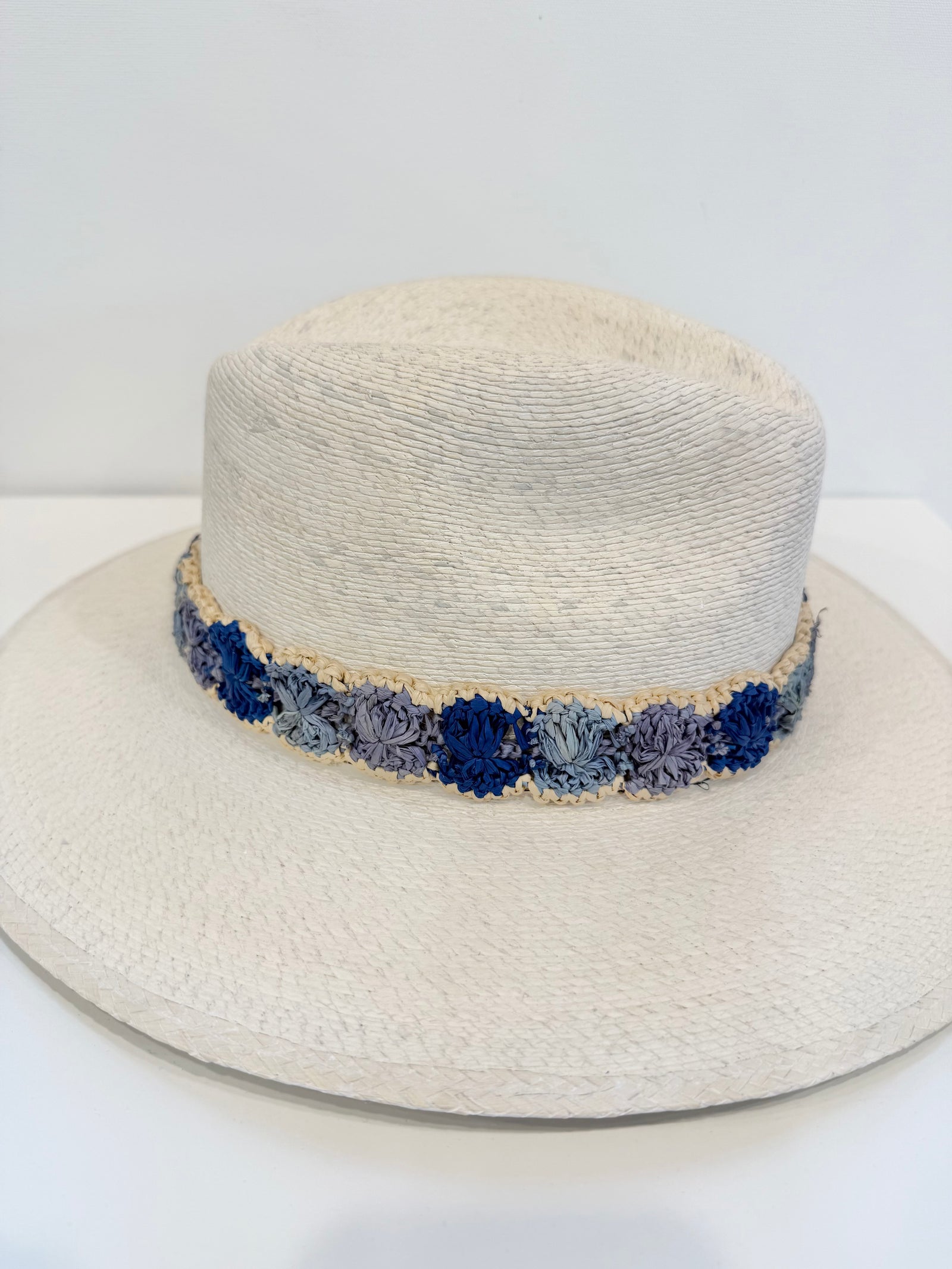 White Palm Hat w/ Blue Ombre Raffia Band