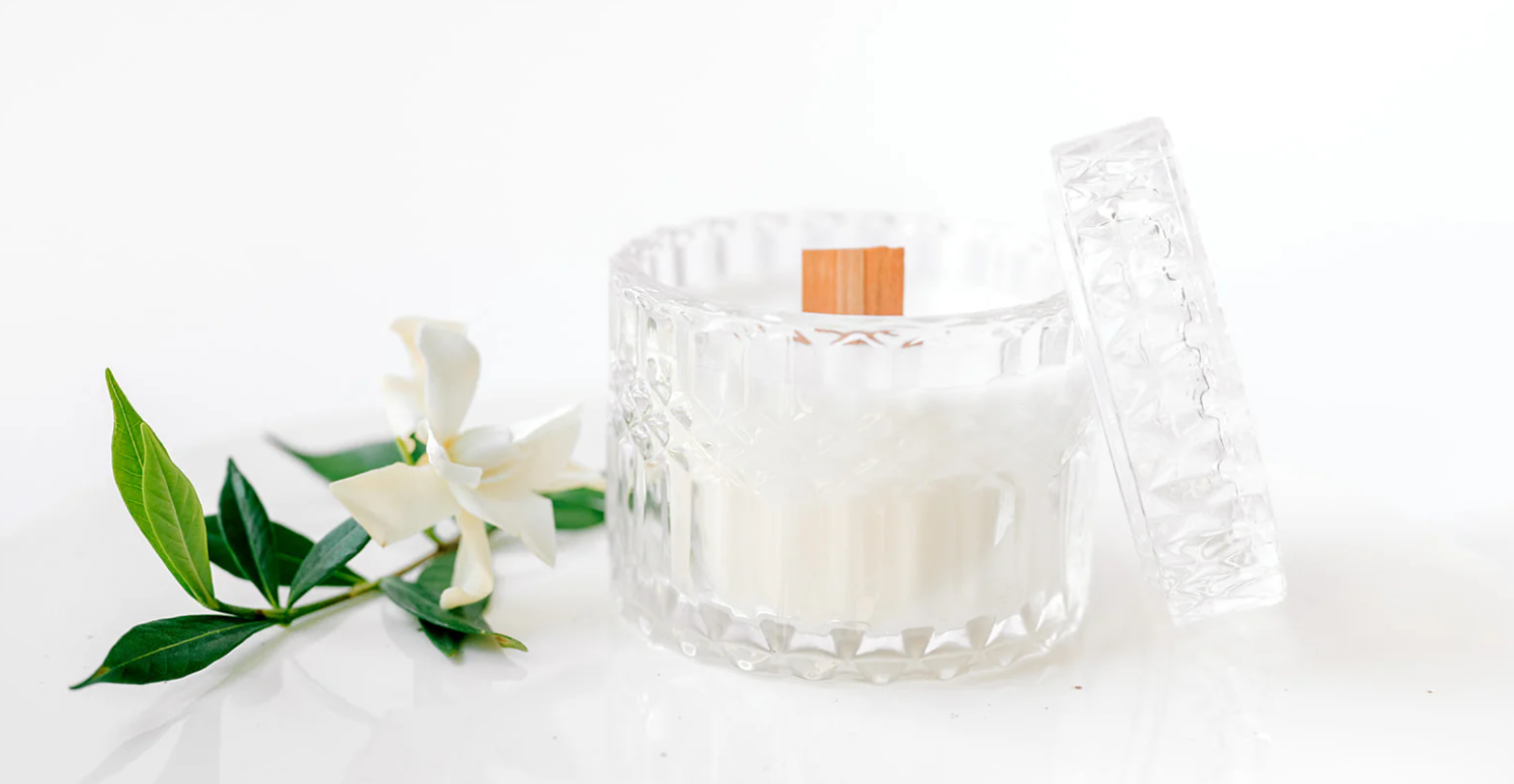 Crystal glass candle jar with wooden wick and white gardenia flower