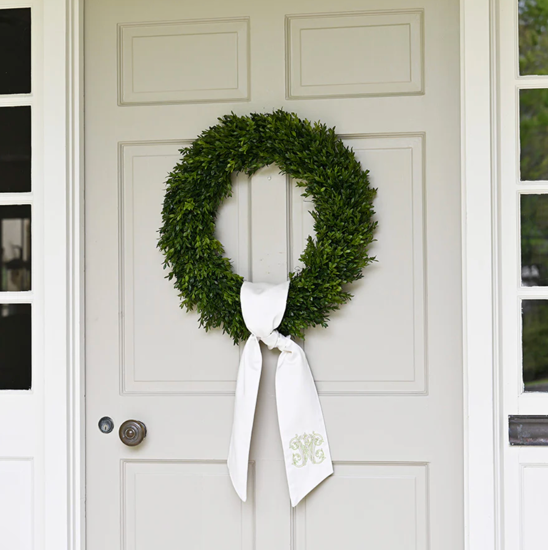 Round Boxwood Wreath 24"