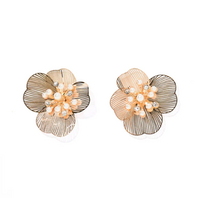 Vanessa Gold Pearl Flower Earring