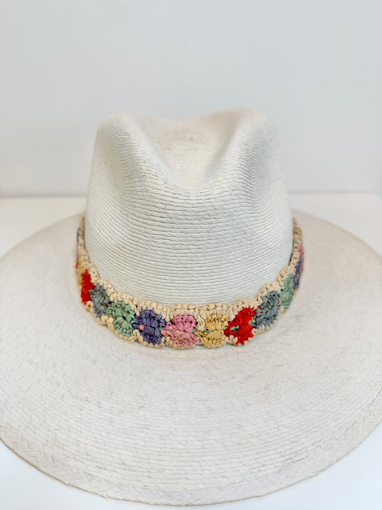 White Palm Hat w/ Pastel Rainbow Raffia Band
