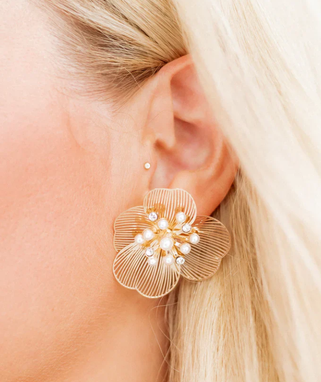 Vanessa Gold Pearl Flower Earring