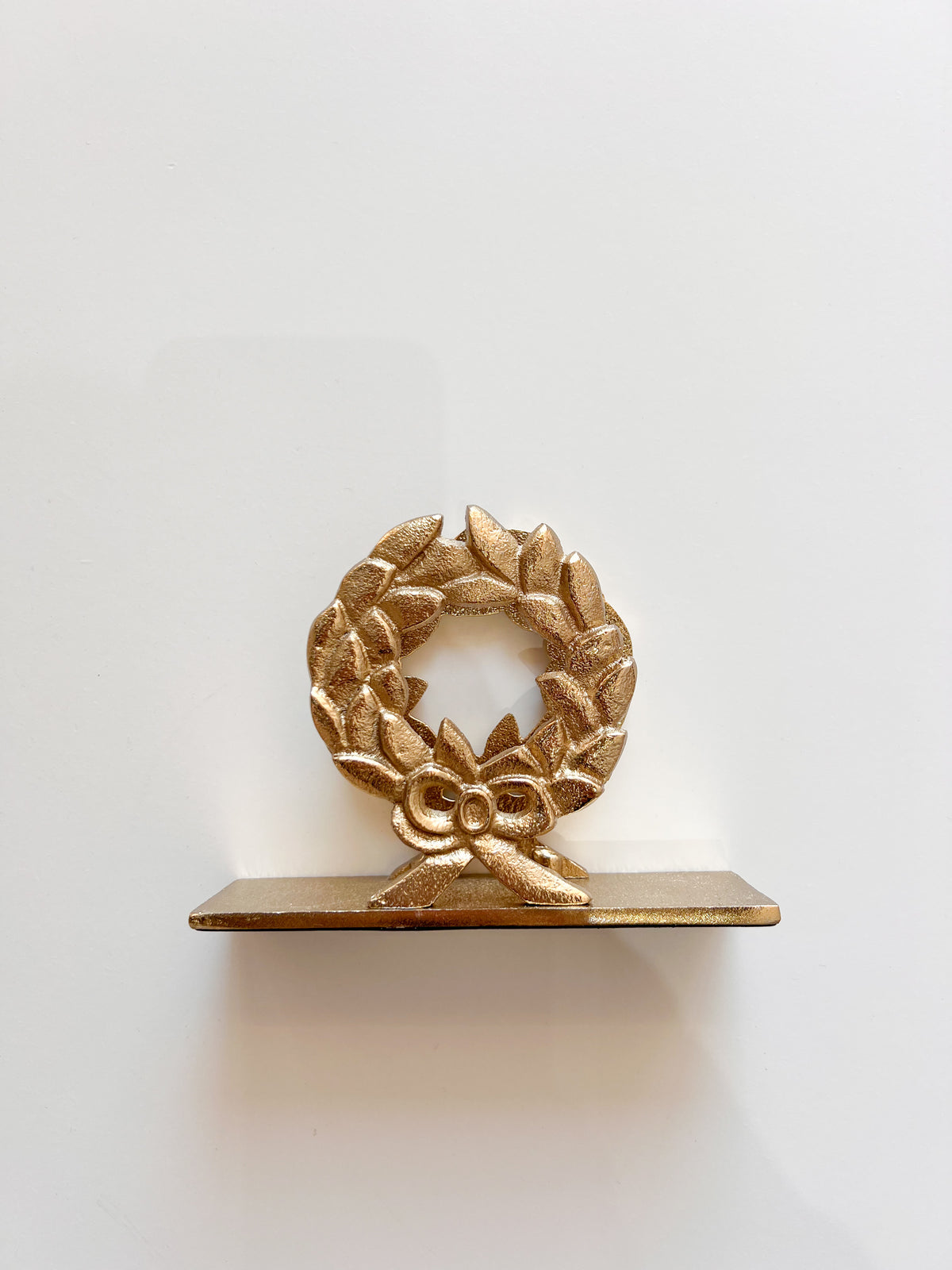 Gold wreath napkin holder